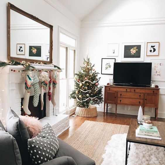 No Chintz Christmas Decorating Tips